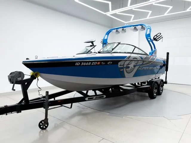 The Image of Nautique Super Air Nautique 230 2013 - 1