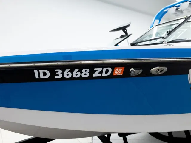 Slide: The Image of Nautique Super Air Nautique 230 2013 - 17