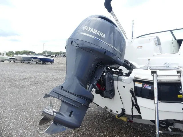 Slide: The Image of NauticStar 243 DC 2022 - 14