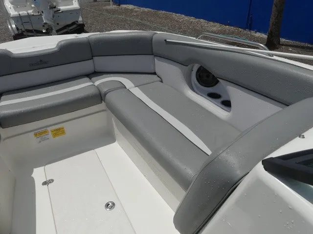 Slide: The Image of NauticStar 243 DC 2022 - 19