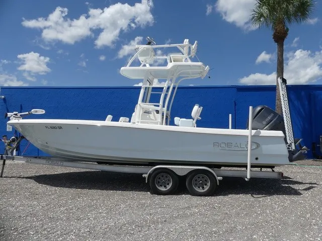 Slide: The Image of Robalo 246 Cayman SD 2022 - 5