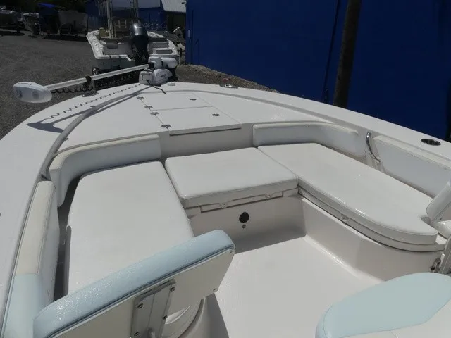 Slide: The Image of Robalo 246 Cayman SD 2022 - 13