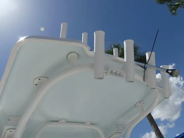 Slide: The Image of Robalo 246 Cayman SD 2022 - 19