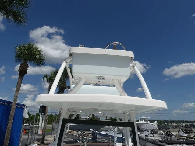 Slide: The Image of Robalo 246 Cayman SD 2022 - 11