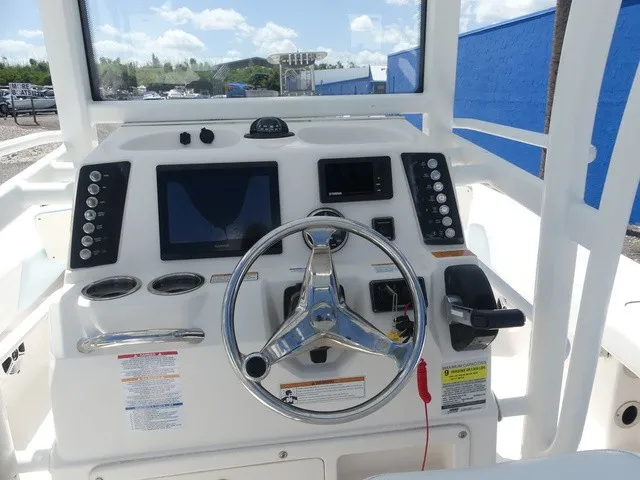 Slide: The Image of Robalo 246 Cayman SD 2022 - 17