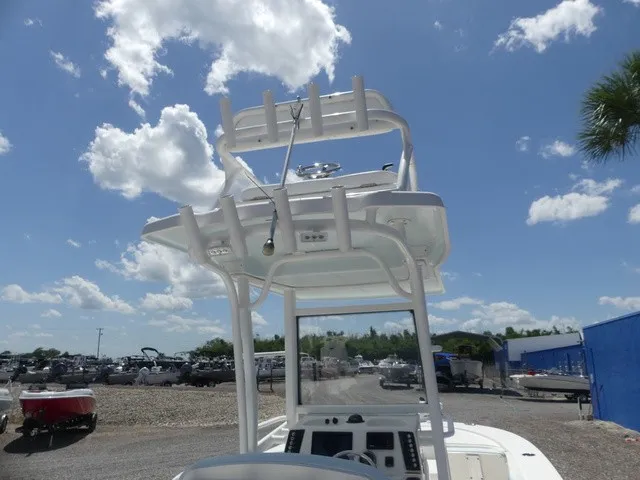 Slide: The Image of Robalo 246 Cayman SD 2022 - 10