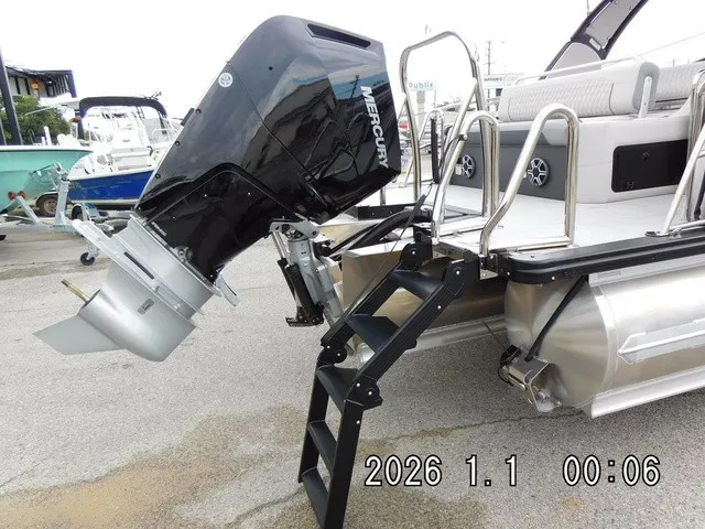 Slide: The Image of Avalon 2785 Excalibur LTD Quad Lounger Shift 2027 - 4