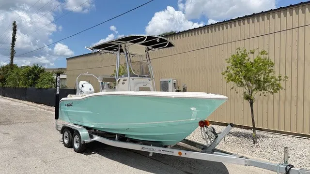 The Image of Bulls Bay 200 Center Console 2027 - 1