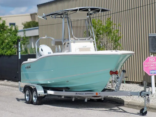 The Image of Bulls Bay 200 Center Console 2027 - 1