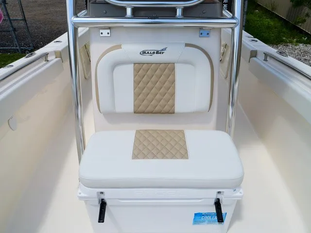 Slide: The Image of Bulls Bay 255 Center Console 2026 - 15