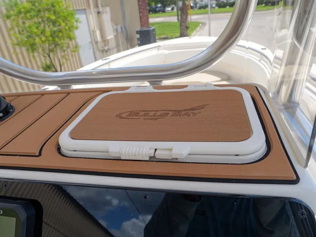 Slide: The Image of Bulls Bay 255 Center Console 2026 - 23