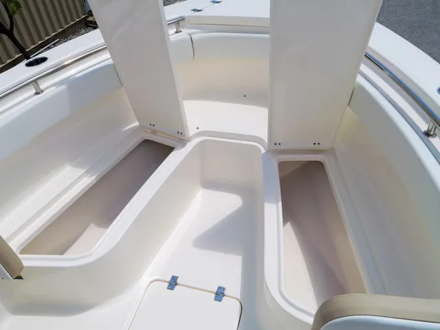 Slide: The Image of Bulls Bay 255 Center Console 2026 - 16