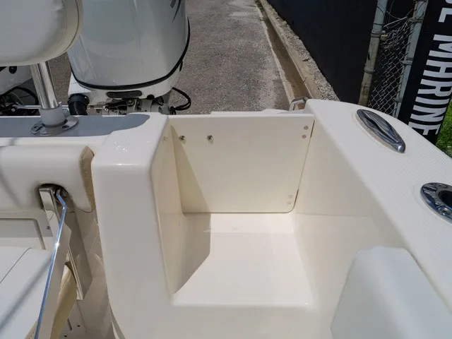 Slide: The Image of Bulls Bay 255 Center Console 2026 - 28