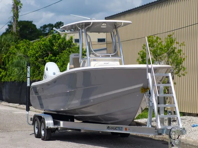 The Image of Bulls Bay 255 Center Console 2026 - 1