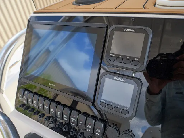 Slide: The Image of Bulls Bay 255 Center Console 2026 - 8