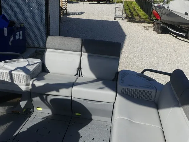 Slide: The Image of Sea-Doo Switch Sport 21 2023 - 16