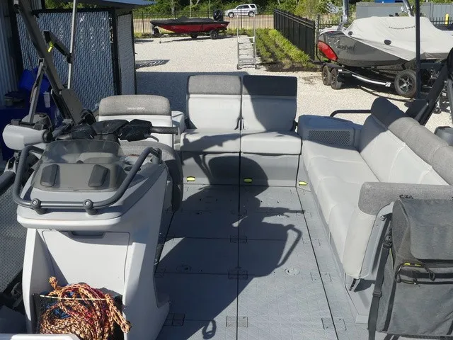 Slide: The Image of Sea-Doo Switch Sport 21 2023 - 13