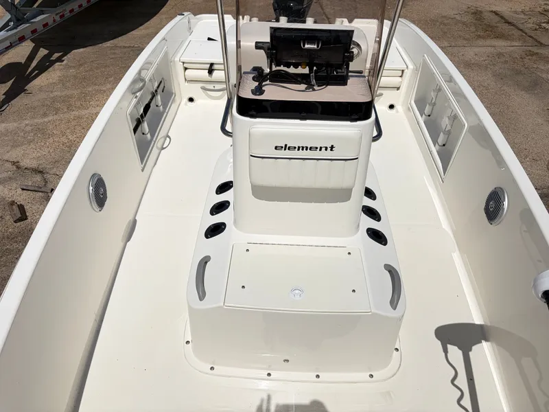 Slide: The Image of Bayliner Element F18 2019 - 12