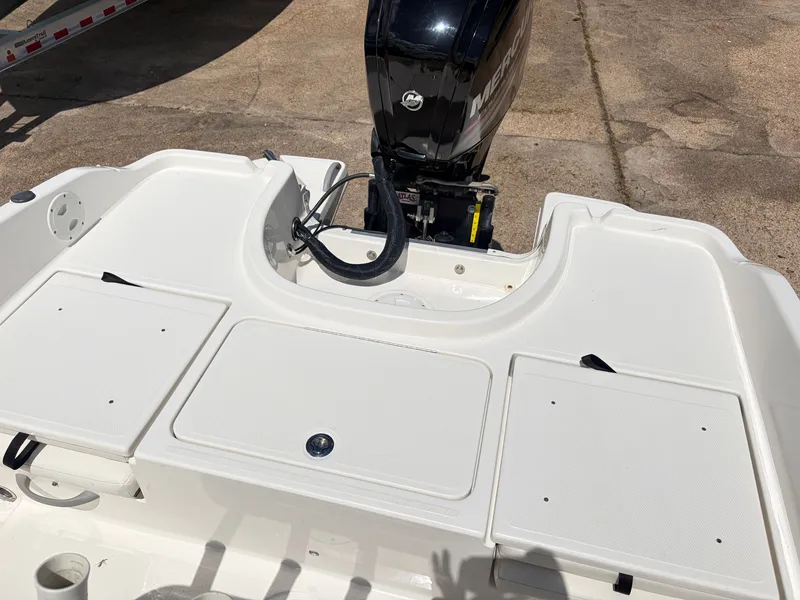 Slide: The Image of Bayliner Element F18 2019 - 10