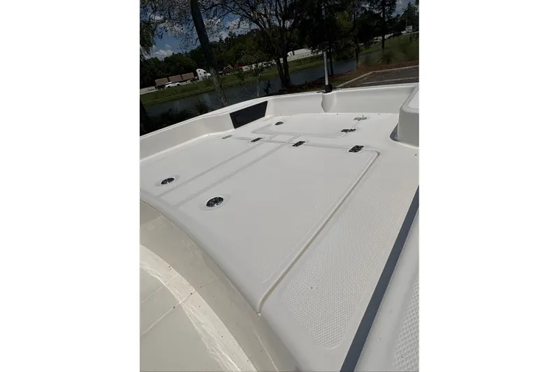 Slide: The Image of 2026 Mako Pro Skiff 15 CC boat deck with storage compartments. - 10