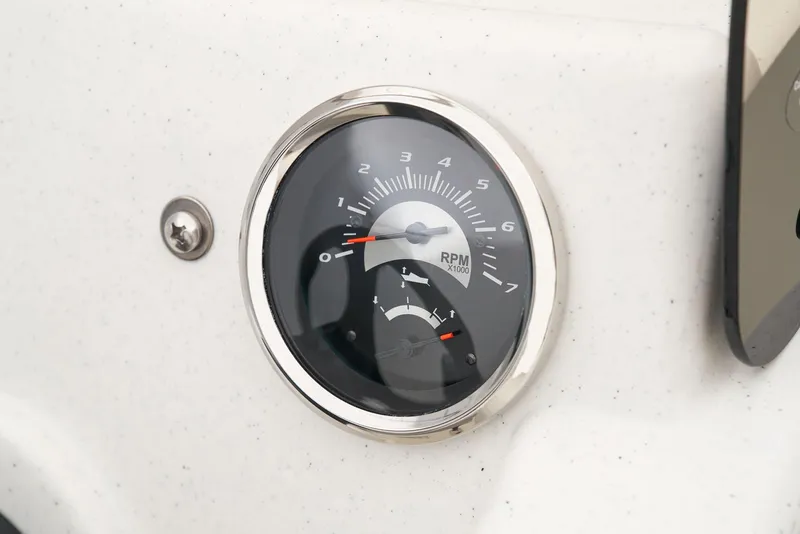 Slide: The Image of Mako Pro Skiff 15 CC 2026 - 25