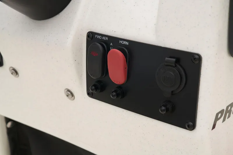 Slide: The Image of Mako Pro Skiff 15 CC 2026 - 24