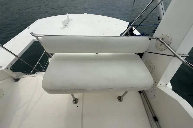 Slide: The Image of White bench seat on 2006 Island Pilot 395 boat deck. - 15