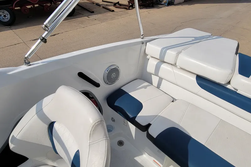 Slide: The Image of Interior of 2022 Tahoe 185 S boat with white and blue seating. - 24