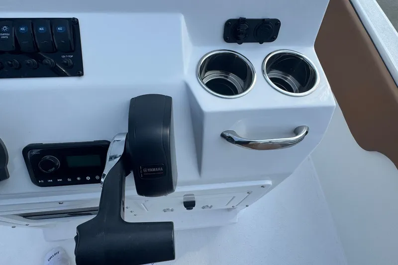 Slide: The Image of Control panel of 2027 Stingray 17 CC boat with Yamaha throttle and cup holders. - 14