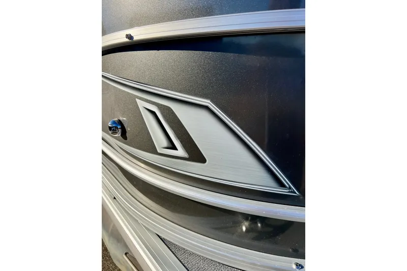 Slide: The Image of Close-up of 2021 Starcraft EX 20 C boat exterior detailing. - 34