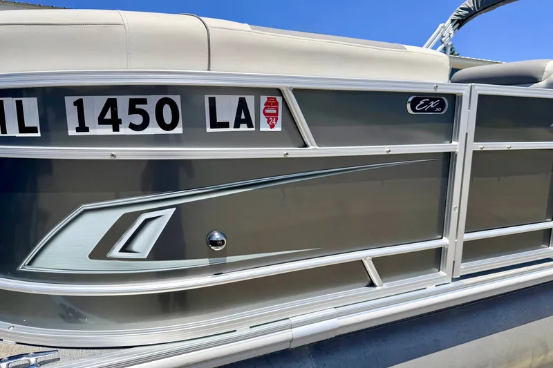 Slide: The Image of 2021 Starcraft EX 20 C pontoon boat with registration number IL 1450 LA. - 9