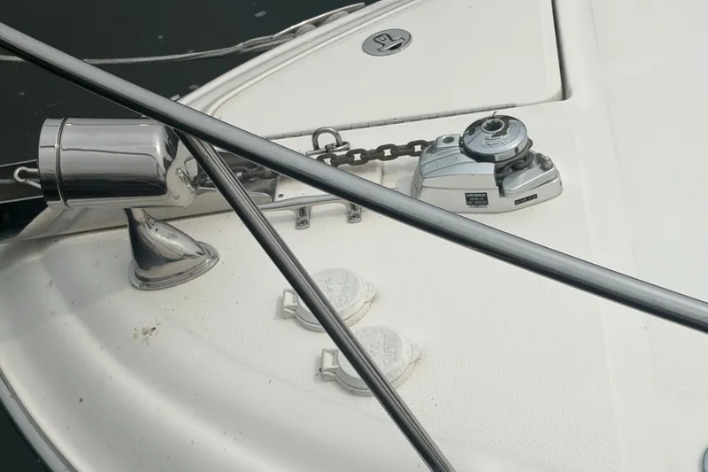 Slide: The Image of Close-up of 2005 Sea Ray Sundancer 260 boat deck with anchor chain and winch. - 32