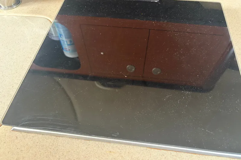 Slide: The Image of Glass cooktop on a 2005 Sea Ray Sundancer 260 yacht kitchen counter. - 28