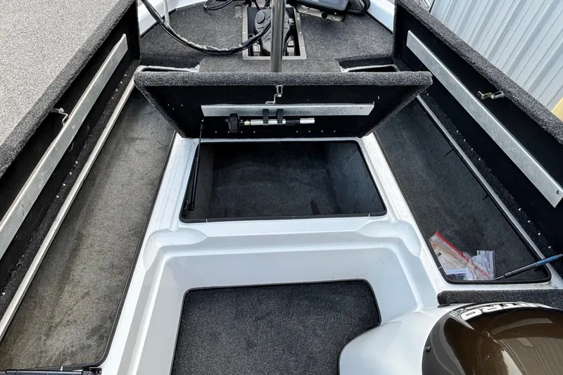 Slide: The Image of 2004 Nitro NX 882 SC boat interior with open storage compartments and carpeted flooring. - 9