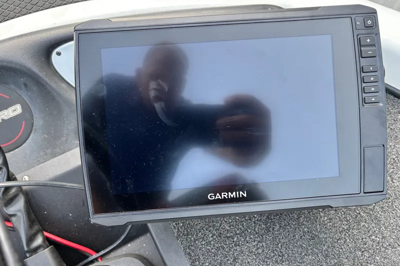 Slide: The Image of Garmin device on 2004 Nitro NX 882 SC boat dashboard, reflecting surroundings. - 7