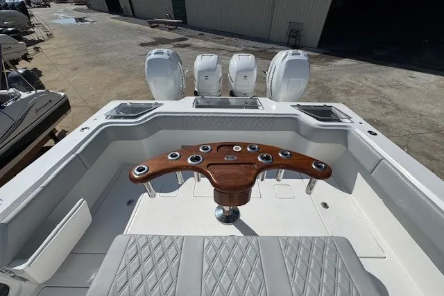 Slide: The Image of 2020 Front Runner 39 Center Console boat with triple engines and luxurious seating. - 18
