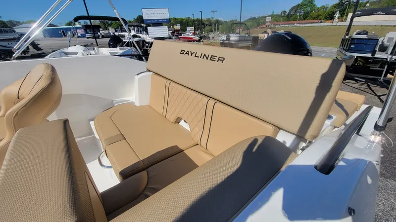 Slide: The Image of Bayliner D20 2025 - 5