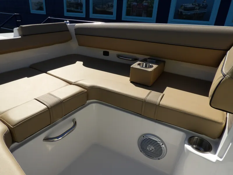 Slide: The Image of Bayliner D20 2025 - 13