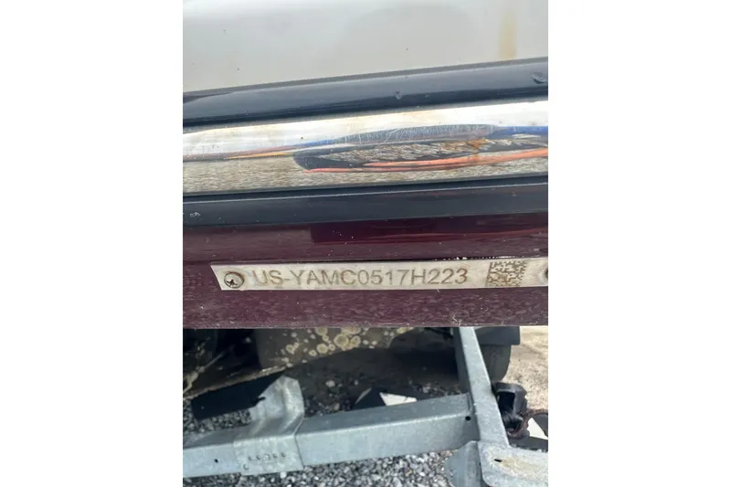 Slide: The Image of 2023 Yamaha Boats 252S hull identification number on metal plate. - 38