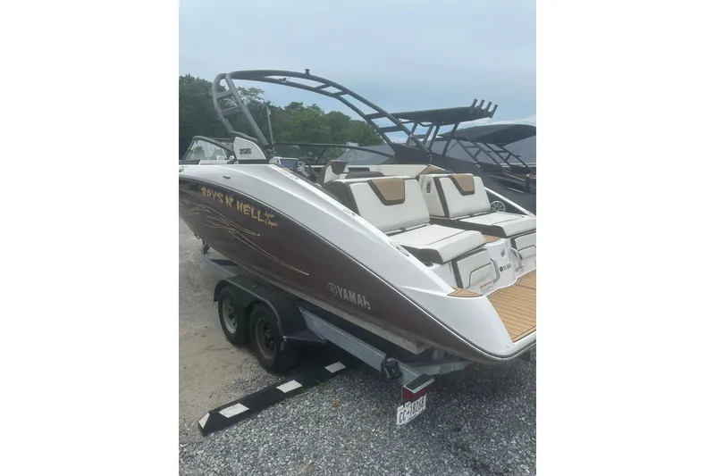 Slide: The Image of 2023 Yamaha Boats 252S on trailer, featuring sleek design and comfortable seating. - 7
