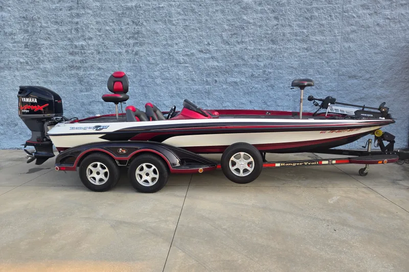 The Image of 2007 Ranger Z21 boat with Yamaha VMAX engine on trailer, side view. - 1