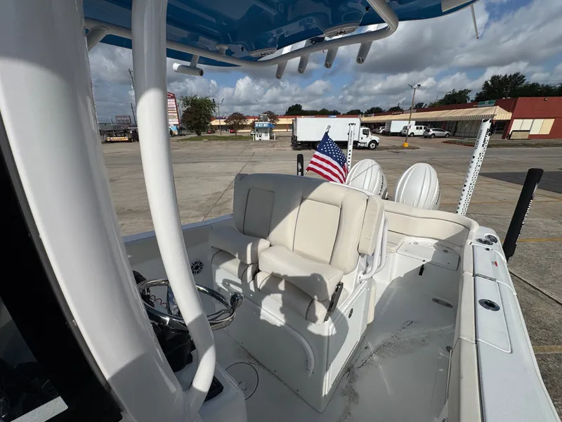 Slide: The Image of Sea Hunt Ultra 265SE 2025 - 13