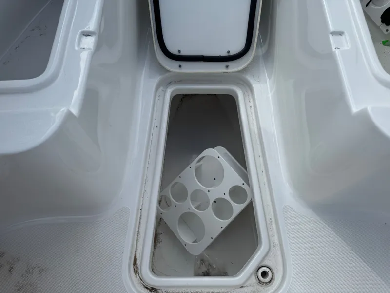 Slide: The Image of Sea Hunt Ultra 265SE 2025 - 23