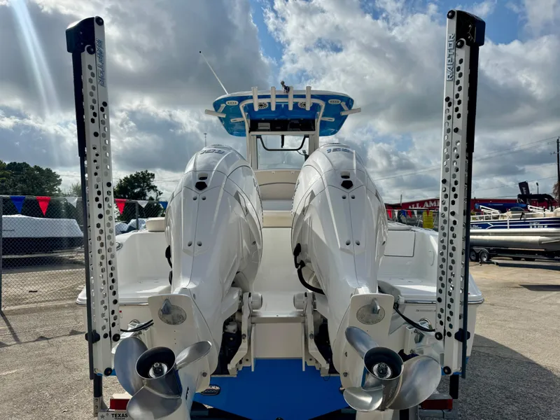 Slide: The Image of Sea Hunt Ultra 265SE 2025 - 8
