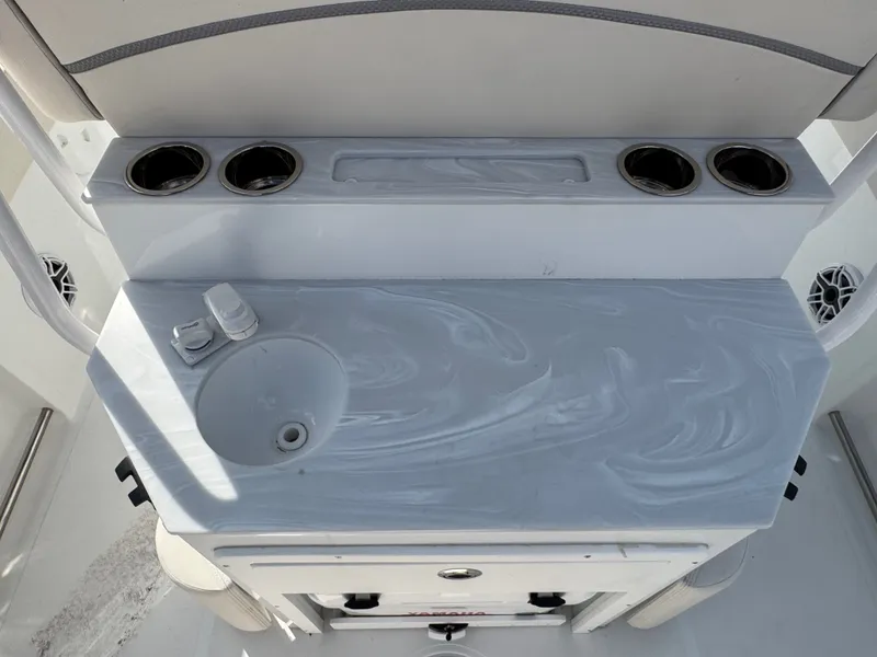 Slide: The Image of Sea Hunt Ultra 265SE 2025 - 19