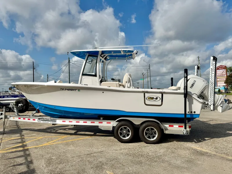 Slide: The Image of Sea Hunt Ultra 265SE 2025 - 2