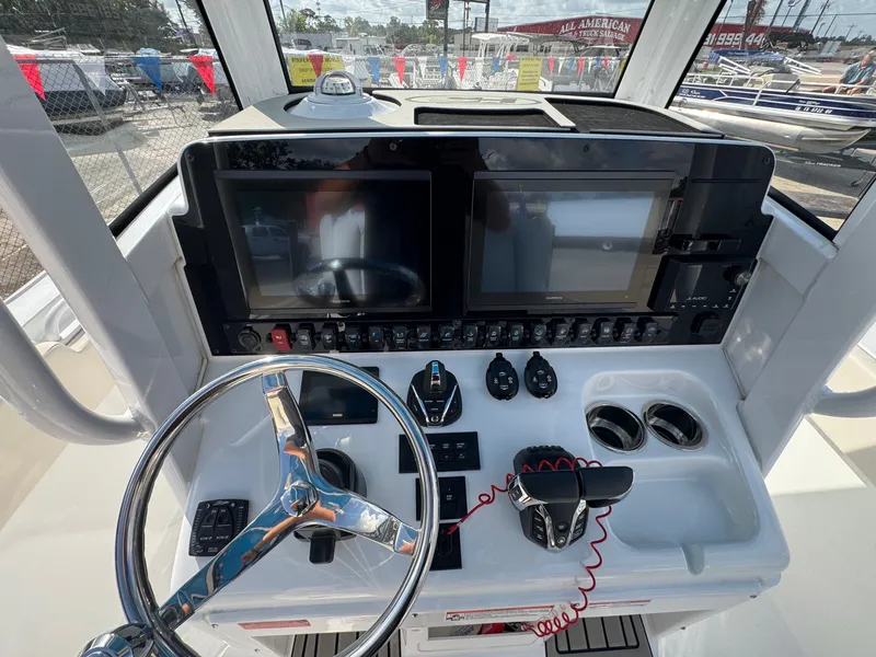 Slide: The Image of Sea Hunt Ultra 265SE 2025 - 15