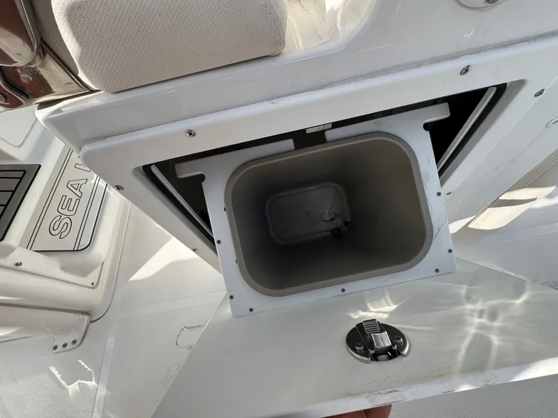 Slide: The Image of Sea Hunt Ultra 265SE 2025 - 22