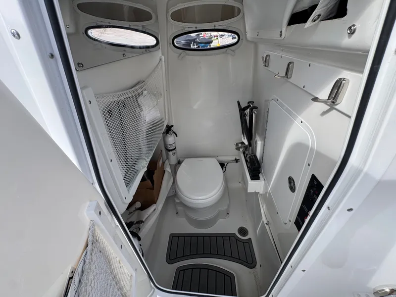 Slide: The Image of Sea Hunt Ultra 265SE 2025 - 12