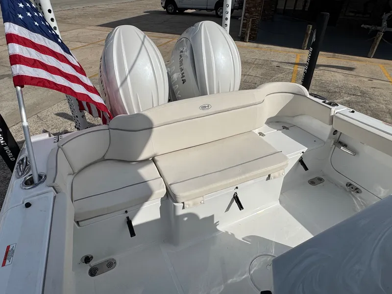 Slide: The Image of Sea Hunt Ultra 265SE 2025 - 26